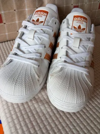 Adidas Superstar Oro y Blanco