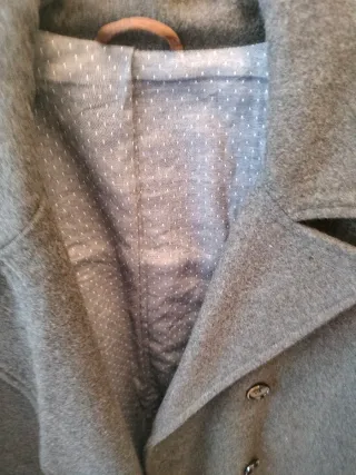 Oferta abrigo hombre corte fiel y camisa easy wear