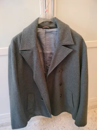 Oferta abrigo hombre corte fiel y camisa easy wear