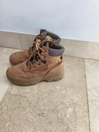 Botas niño Zara Talla 33