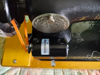 Máquina de coser Alfa antigua