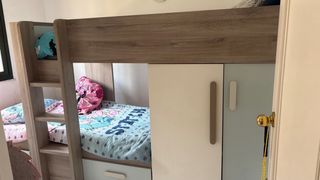 Cama tren con armario y cajones