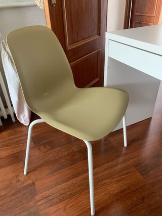 Escritorio IKEA MICKE Blanco con silla