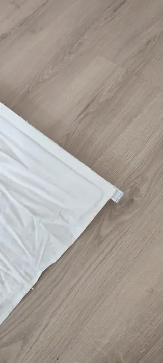 Estor tela blanca con varillas
