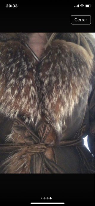 Gabardina de piel con detalles de pelo de zorro