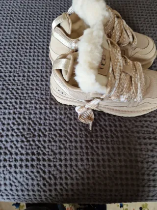 Botas UGG Beige con Forro de Pelo