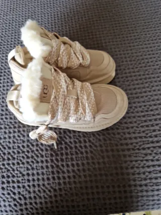 Botas UGG Beige con Forro de Pelo