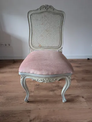 Conjunto de 6 sillas clásicas rosas y blancas