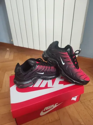 Nike Air Max Plus Zapatillas Rojas y Negras