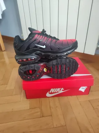 Nike Air Max Plus Zapatillas Rojas y Negras