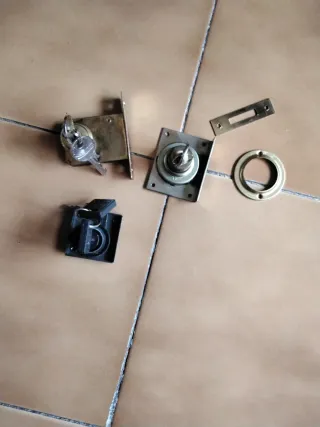 CERRADURAS MUEBLE PUERTA