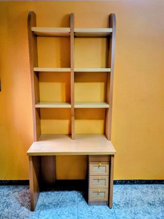 Cama nido con cajoneras. Es madera buena.