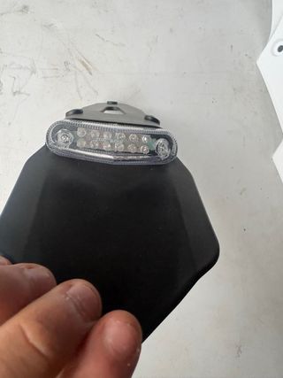 Portamatriculas corto LED negro