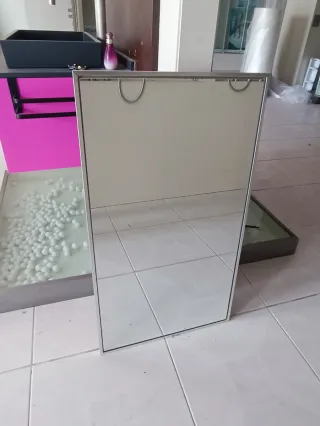 Mueble de baño moderno gris y rosa
