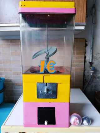 Máquina expendedora de bolas 1€