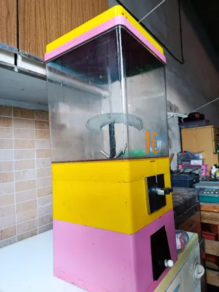 Máquina expendedora de bolas 1€
