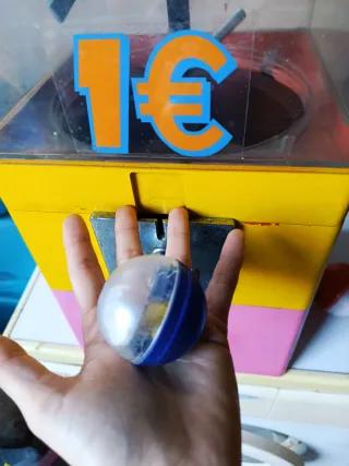 Máquina expendedora de bolas 1€