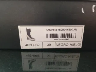 Botas altas beige y negras