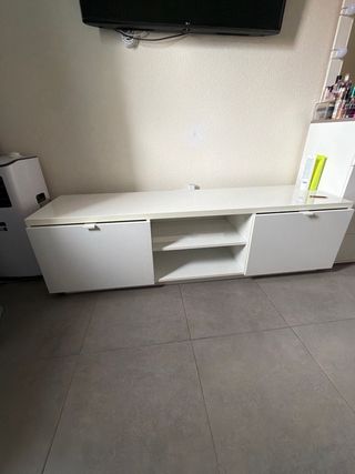 Mesa de salón blanca