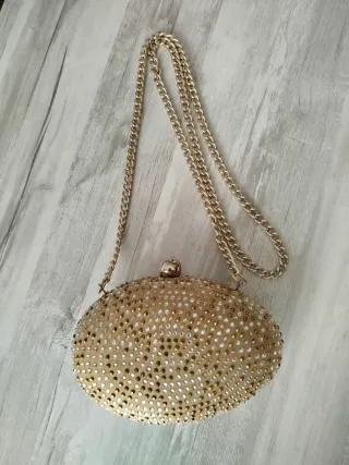 Bolso de fiesta dorado con pedrería