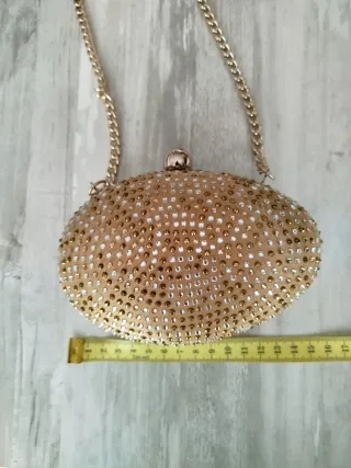 Bolso de fiesta dorado con pedrería