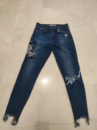 Vaqueros pitillo con flores