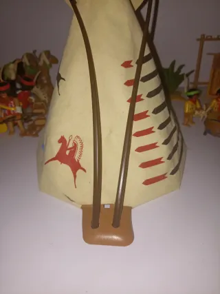 Playmobil Indios con Tipi