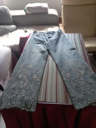 Pantalón vaquero mujer bordado nuevo