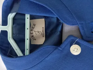 Traje corto azul y gris