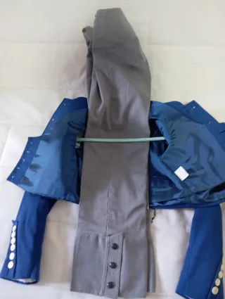 Traje corto azul y gris