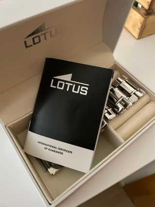 Reloj Lotus Plata y Blanco