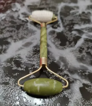 Rodillo facial de jade