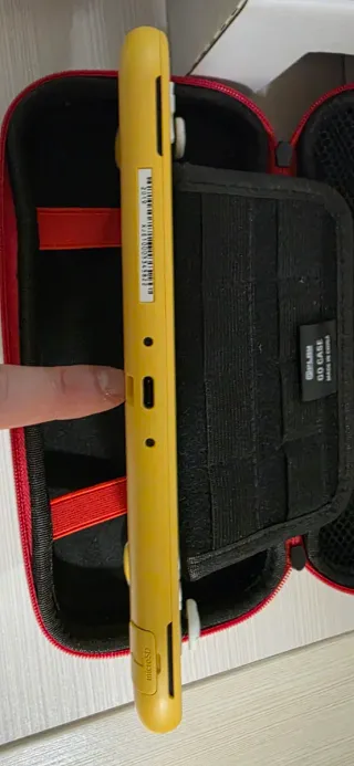 Nintendo Switch Lite Gialla 32 gb con scatola