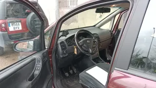 Opel Zafira  Opel Zafira  2004