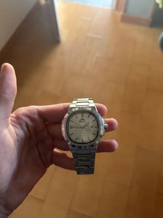 Reloj Kegio de Plata con caja Roja.