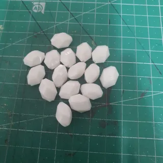 Cuentas blancas facetadas para manualidades