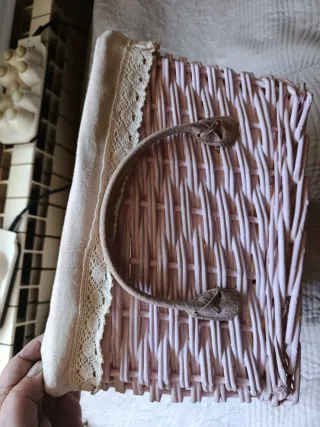 Cestas mimbre y tela rosa/beige