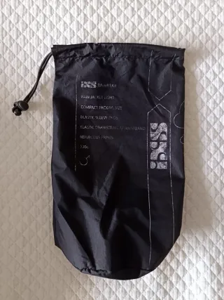Chaqueta impermeable IXS