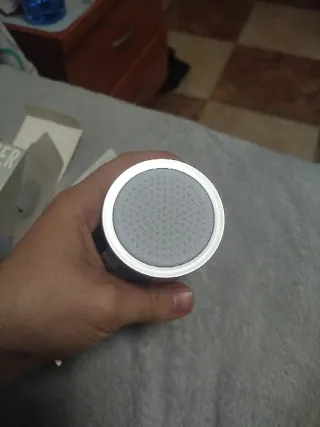 Altavoz Bluetooth Garbo Plata y Blanco