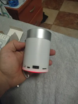 Altavoz Bluetooth Garbo Plata y Blanco