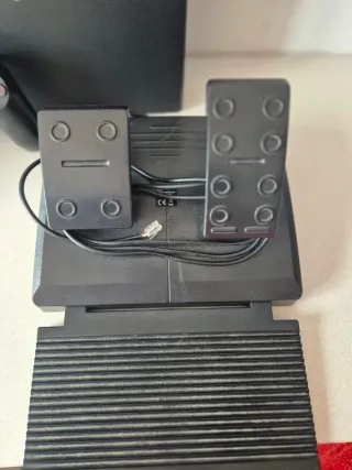 PS4 Pro + 11 giochi e volante