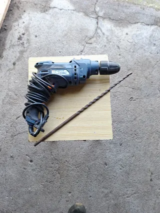 Taladro Dexter 650W con broca