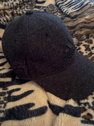 Gorra Adidas Negra y Gris