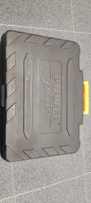 Taladro percutor Power Plus con maletín