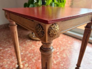Mesa auxiliar restaurada madera y oro