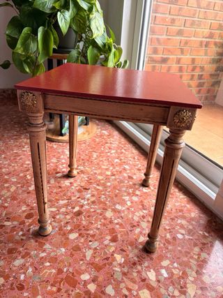 Mesa auxiliar restaurada madera y oro