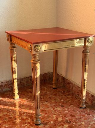 Mesa auxiliar restaurada madera y oro