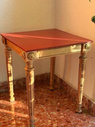 Mesa auxiliar restaurada madera y oro