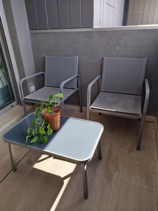 Conjunto mesa y 2 sillas exterior.