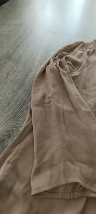 Blusa beige Stradivarius